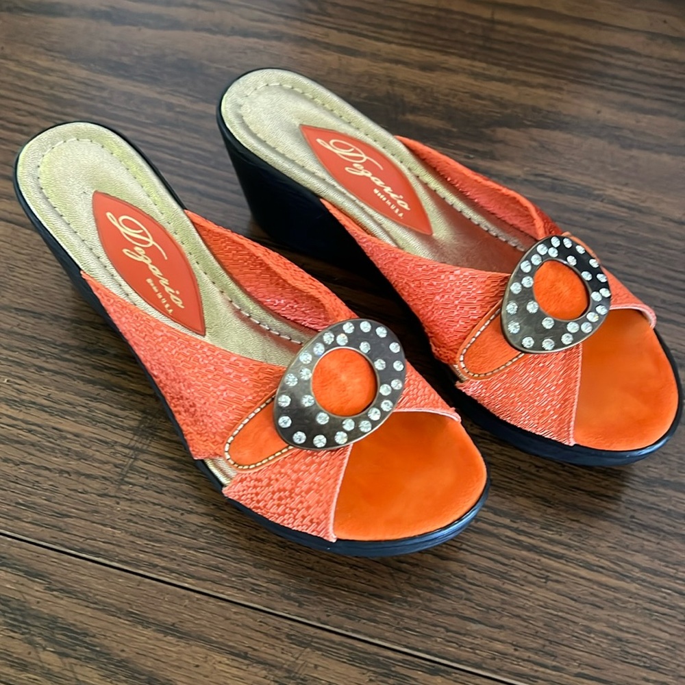 brand new Dezario Casual Slip On Wedge Heel Sandal Womens Size 7.5 Orange Italy